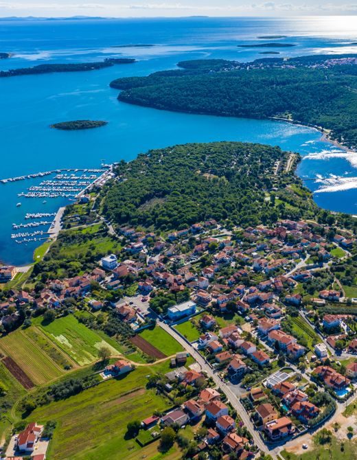Zračni pogled na Pomer i uvale medulinske rivijere